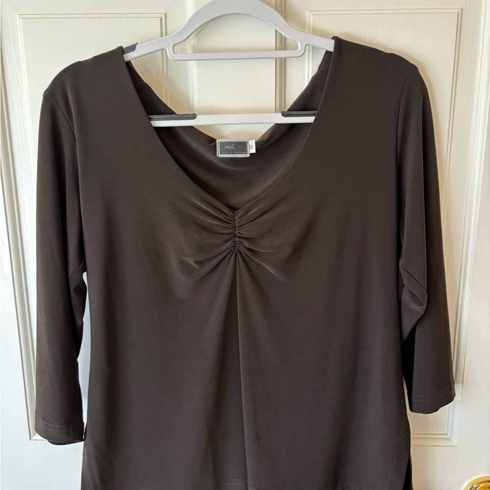 Simpli brand v-neck top black